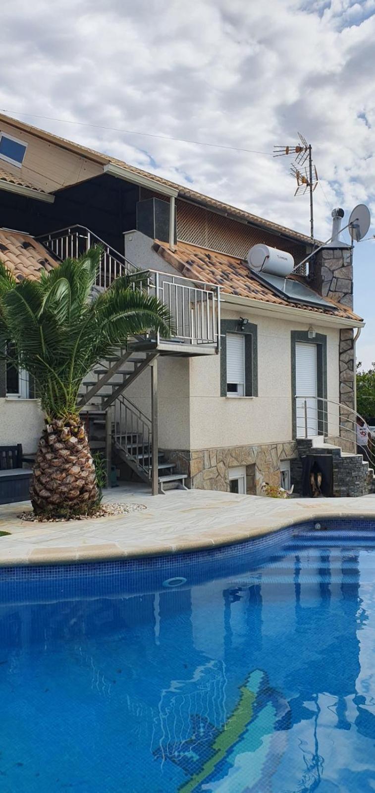 Estupenda Villa En Las Afueras Colmenar de Oreja Екстер'єр фото